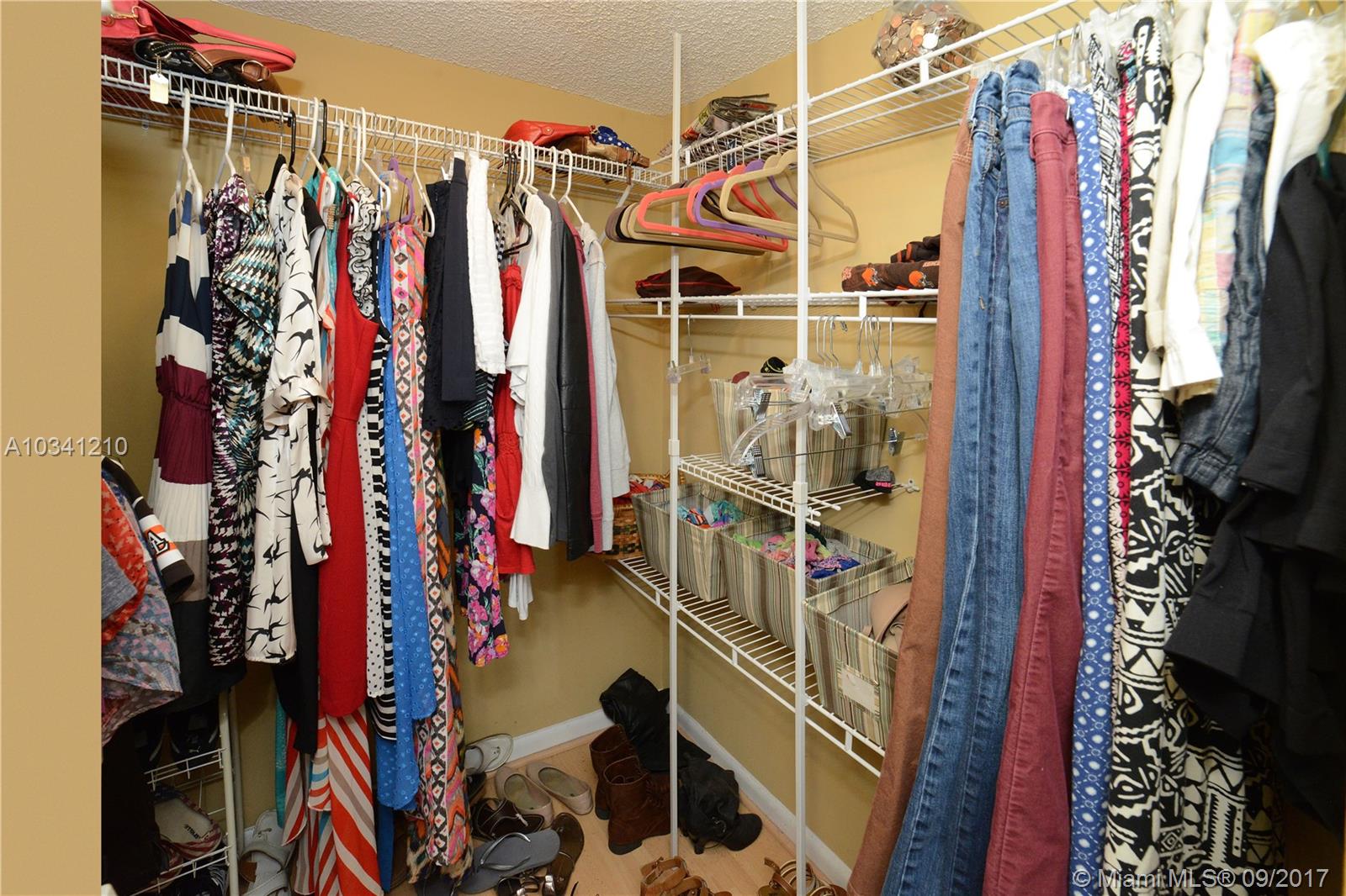 CYPRESS BEND 1-B & 1-C CO - Residential Lease