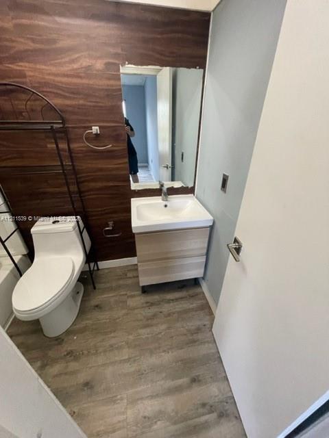 LESLIE ESTS SEC SIX - Residential Lease