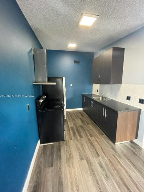 LESLIE ESTS SEC SIX - Residential Lease