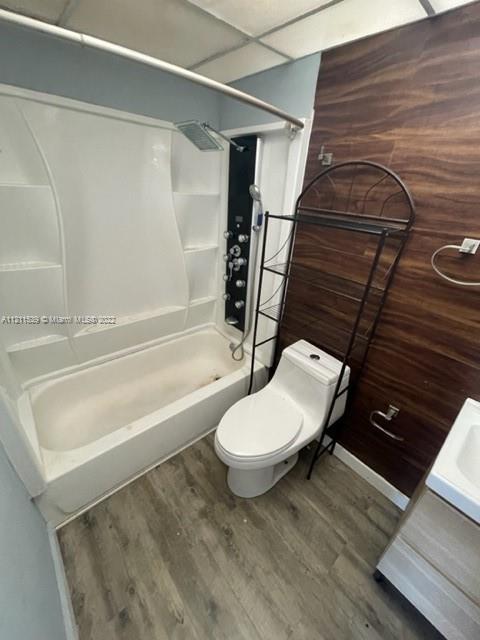 LESLIE ESTS SEC SIX - Residential Lease