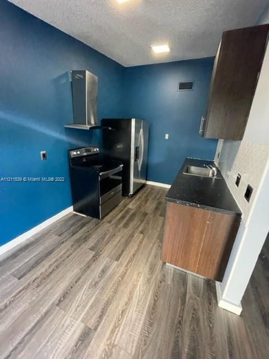 Great townhouse style for rent, 3 bed 2 bath , well maintained and ready to move in. Washer and Dryer in the unit