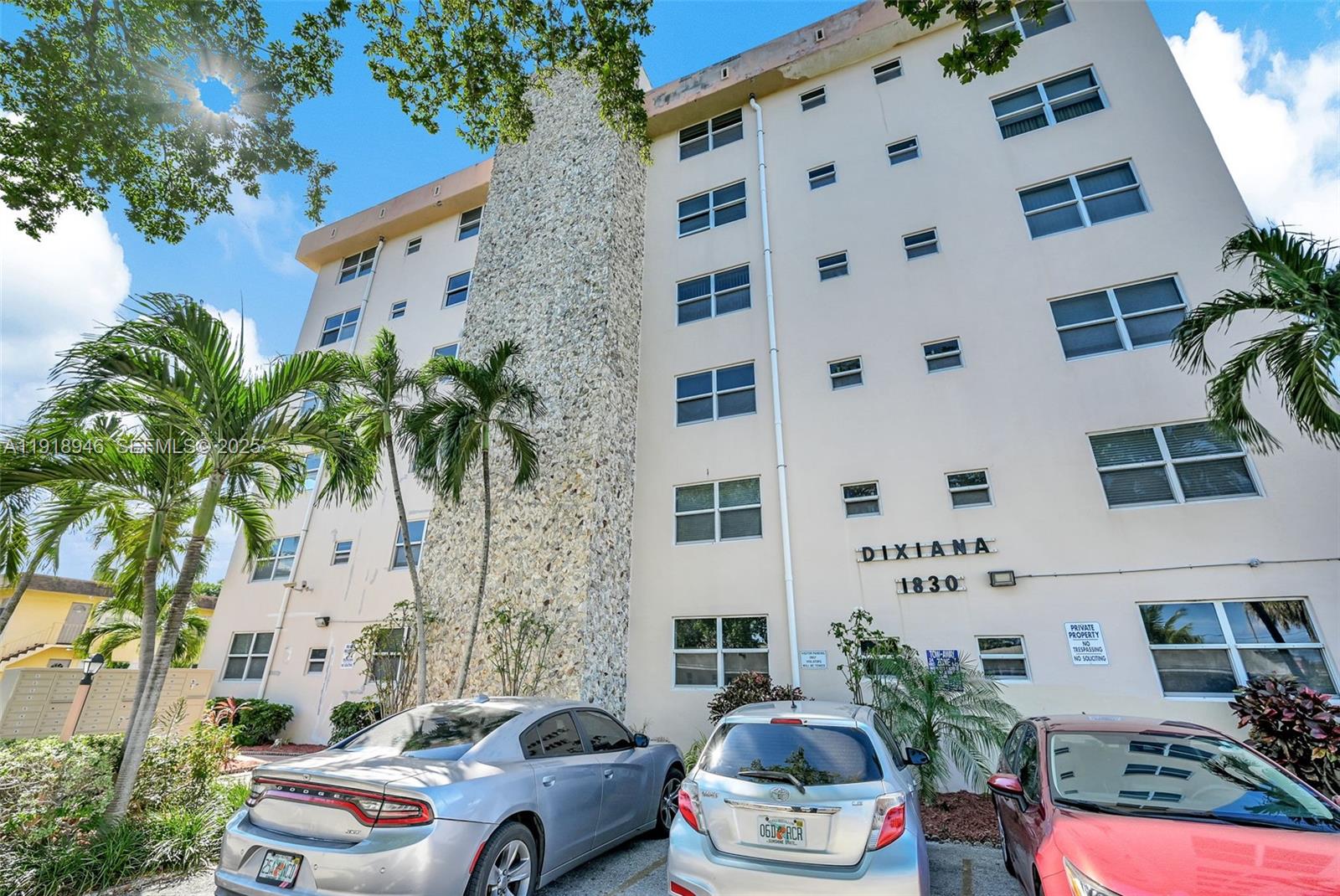DIXIANA CONDO - Residential