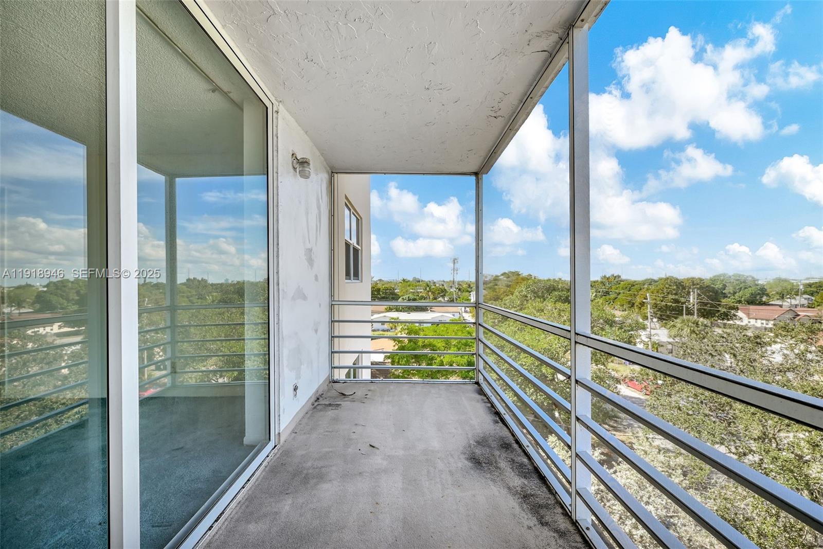 DIXIANA CONDO - Residential