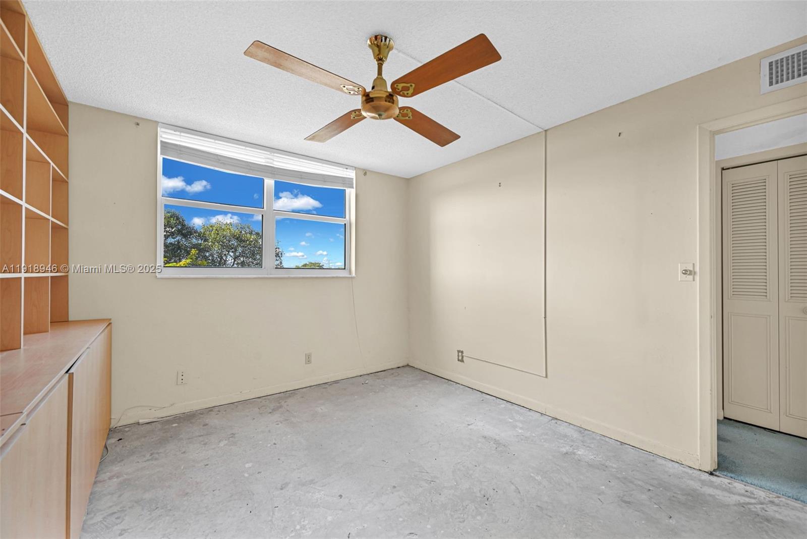 DIXIANA CONDO - Residential