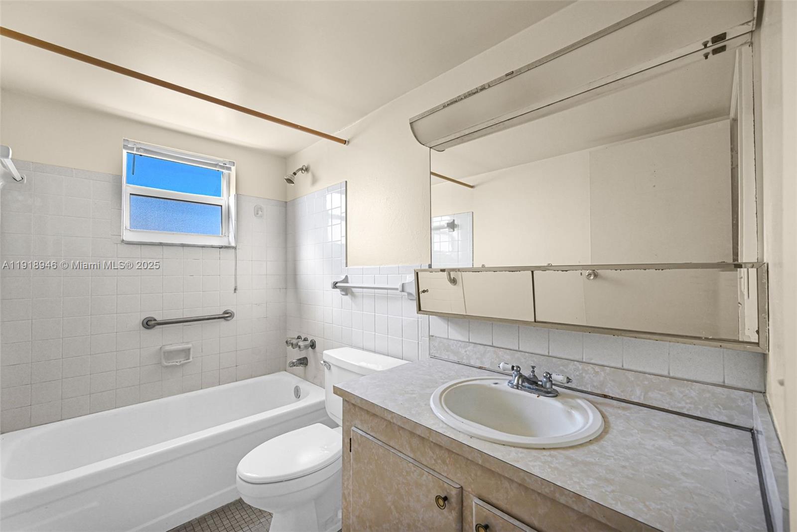 DIXIANA CONDO - Residential