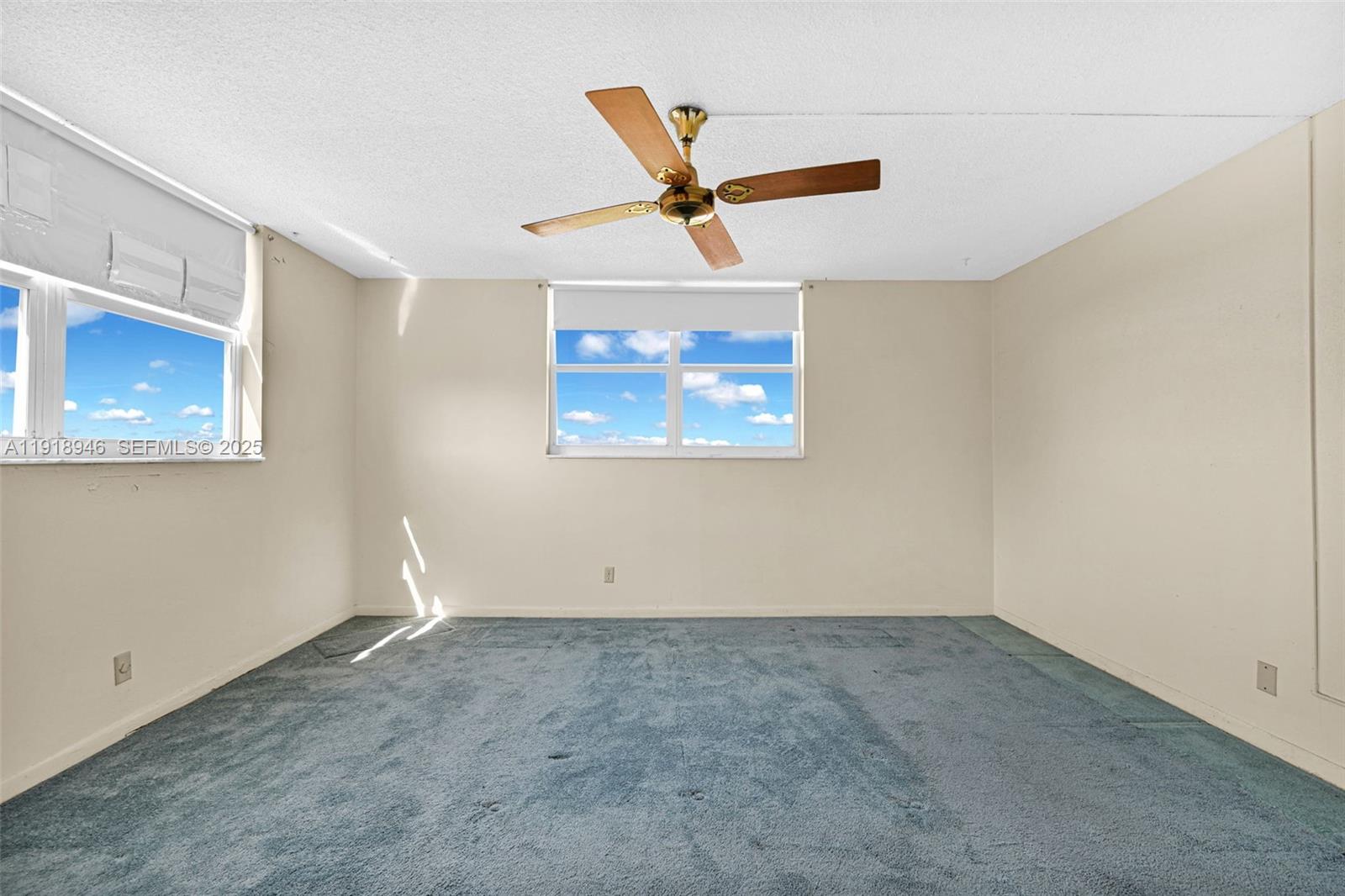 DIXIANA CONDO - Residential