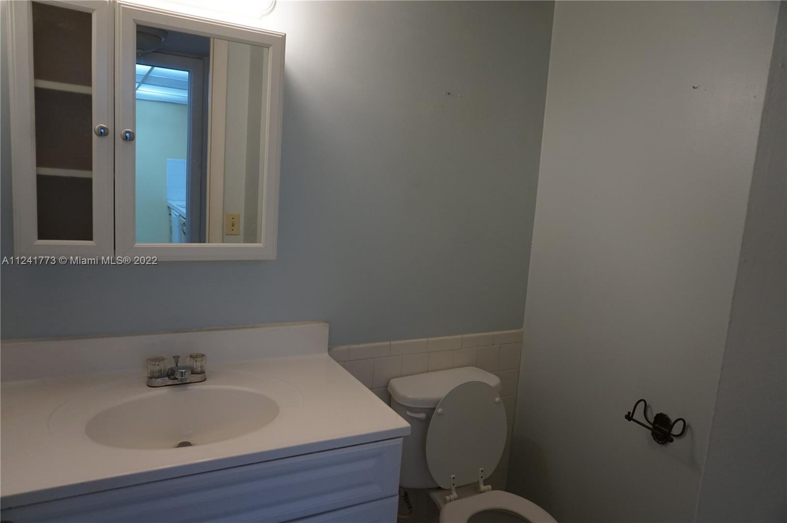 CENTER COURT CONDO APTS - Residential