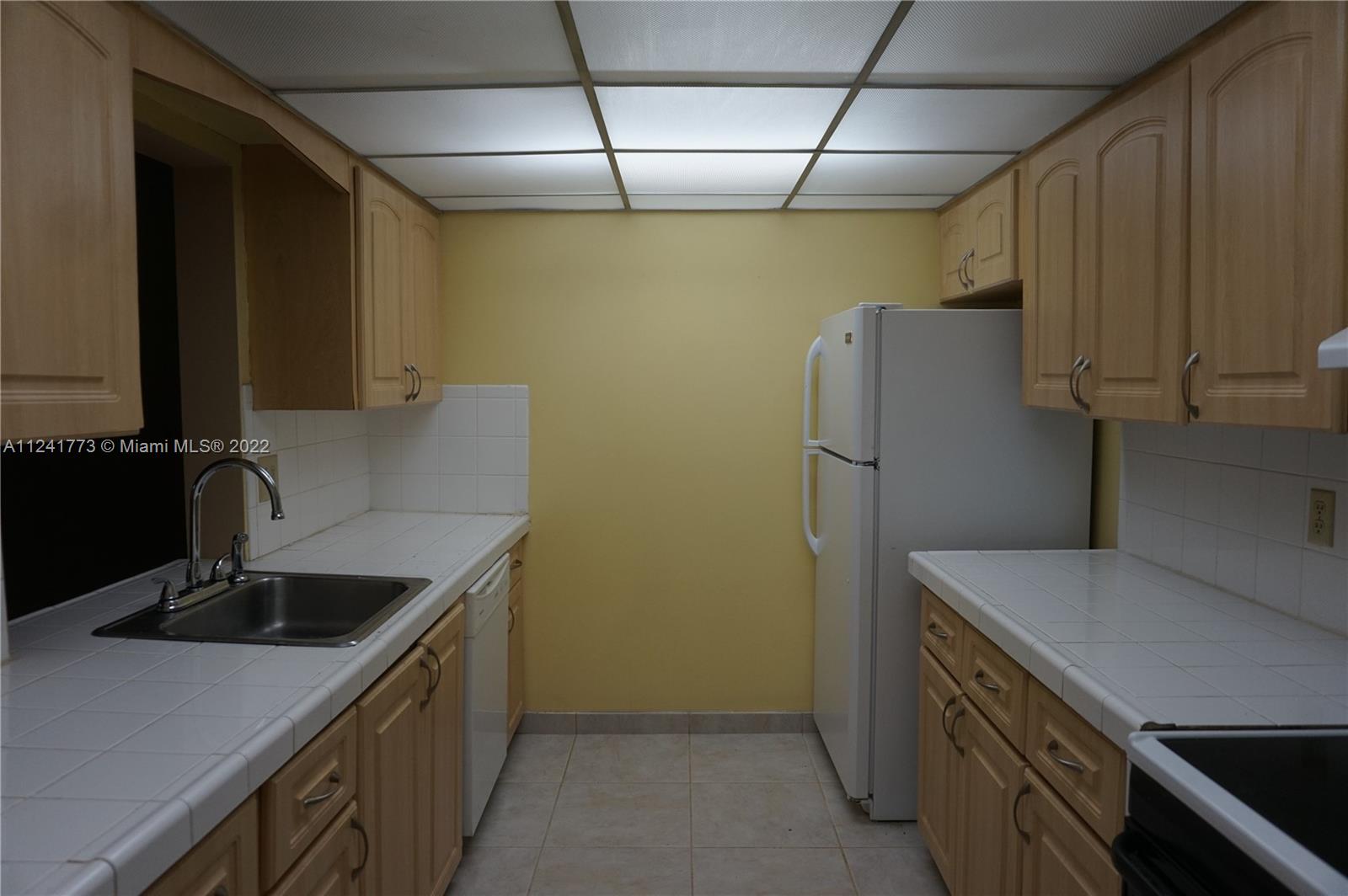 CENTER COURT CONDO APTS - Residential