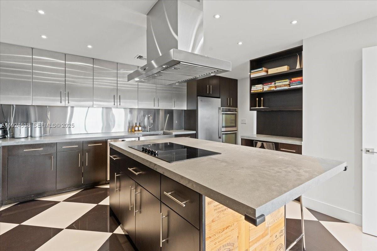 CRICKET CLUB CONDO - Residential