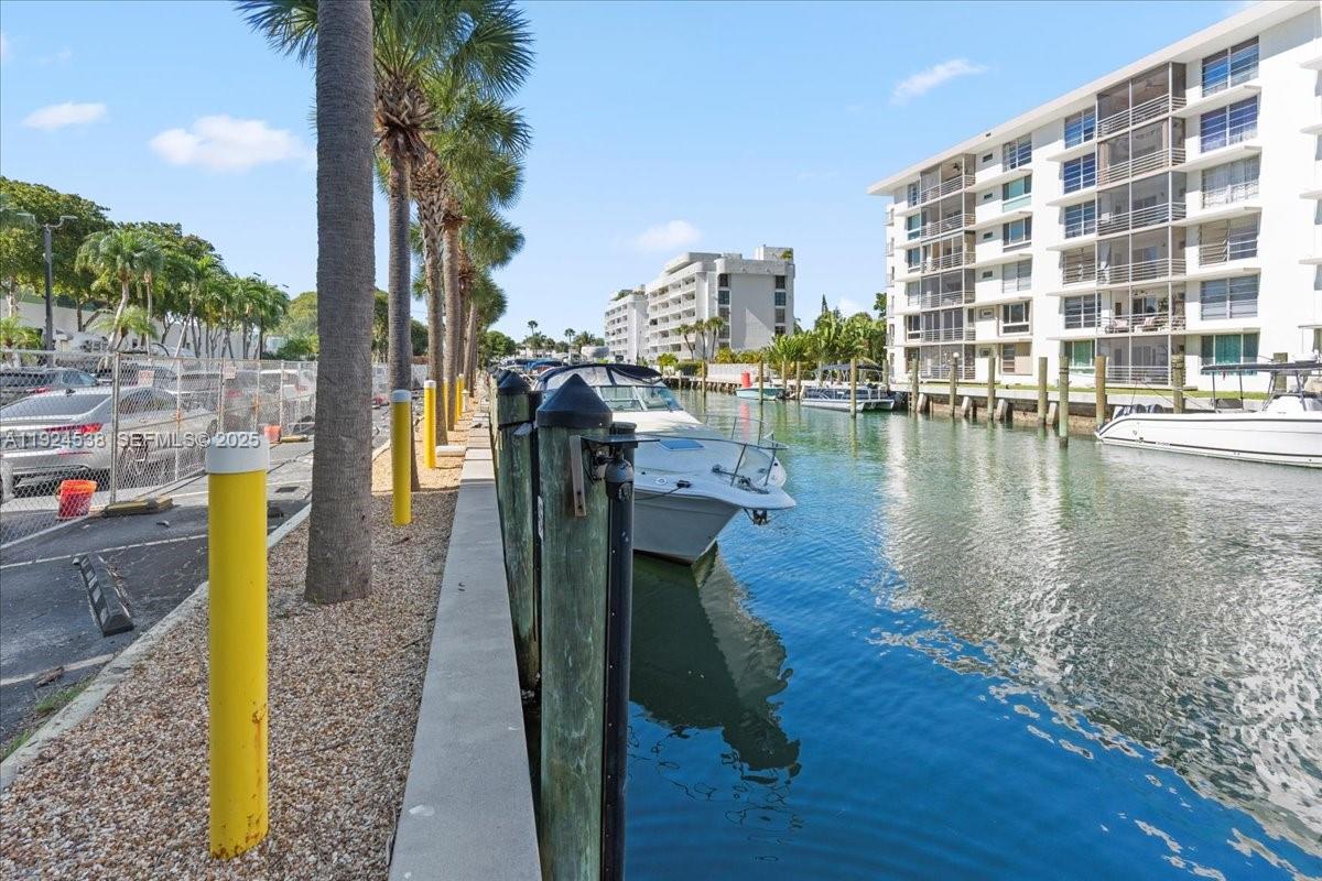 CRICKET CLUB CONDO - Residential