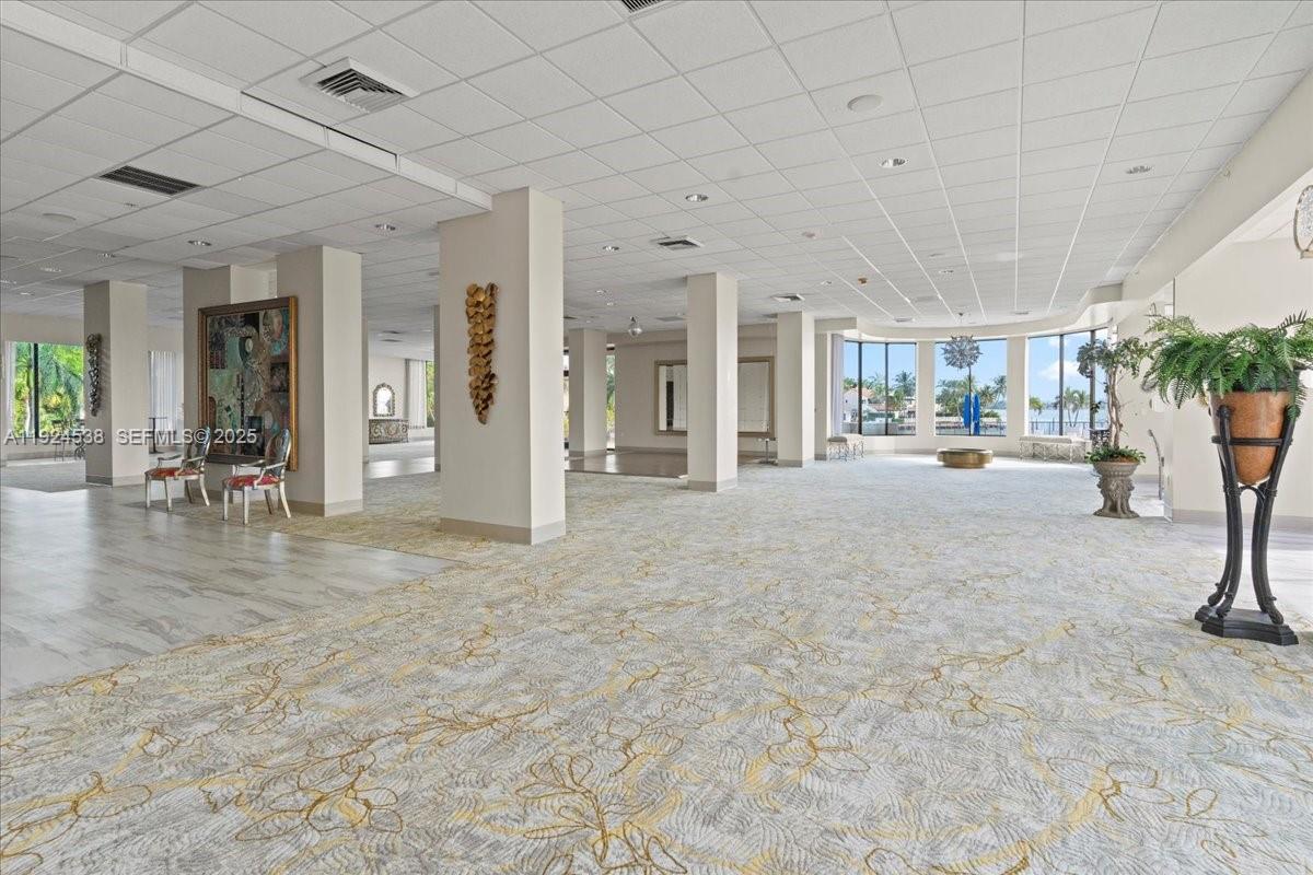 CRICKET CLUB CONDO - Residential