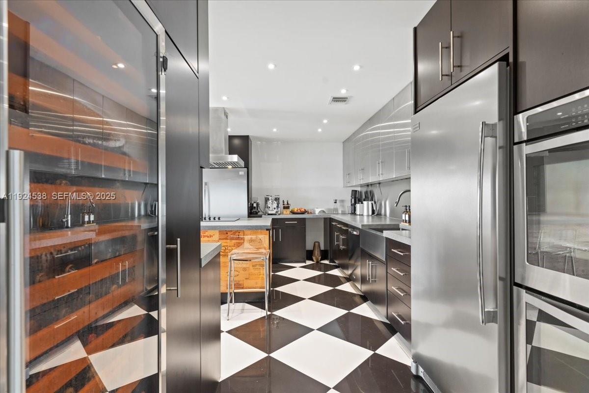 CRICKET CLUB CONDO - Residential