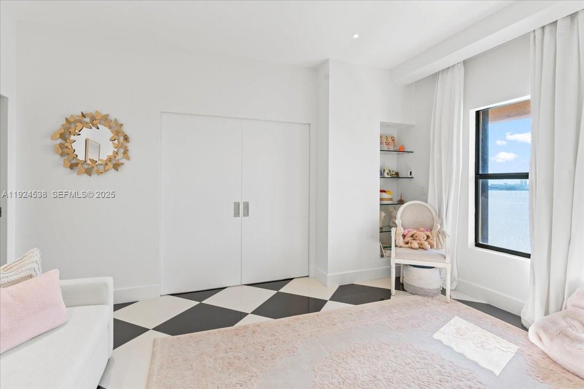 CRICKET CLUB CONDO - Residential