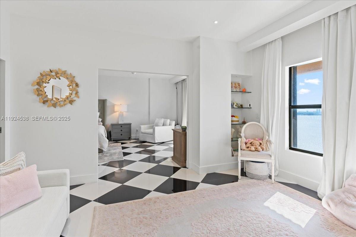 CRICKET CLUB CONDO - Residential