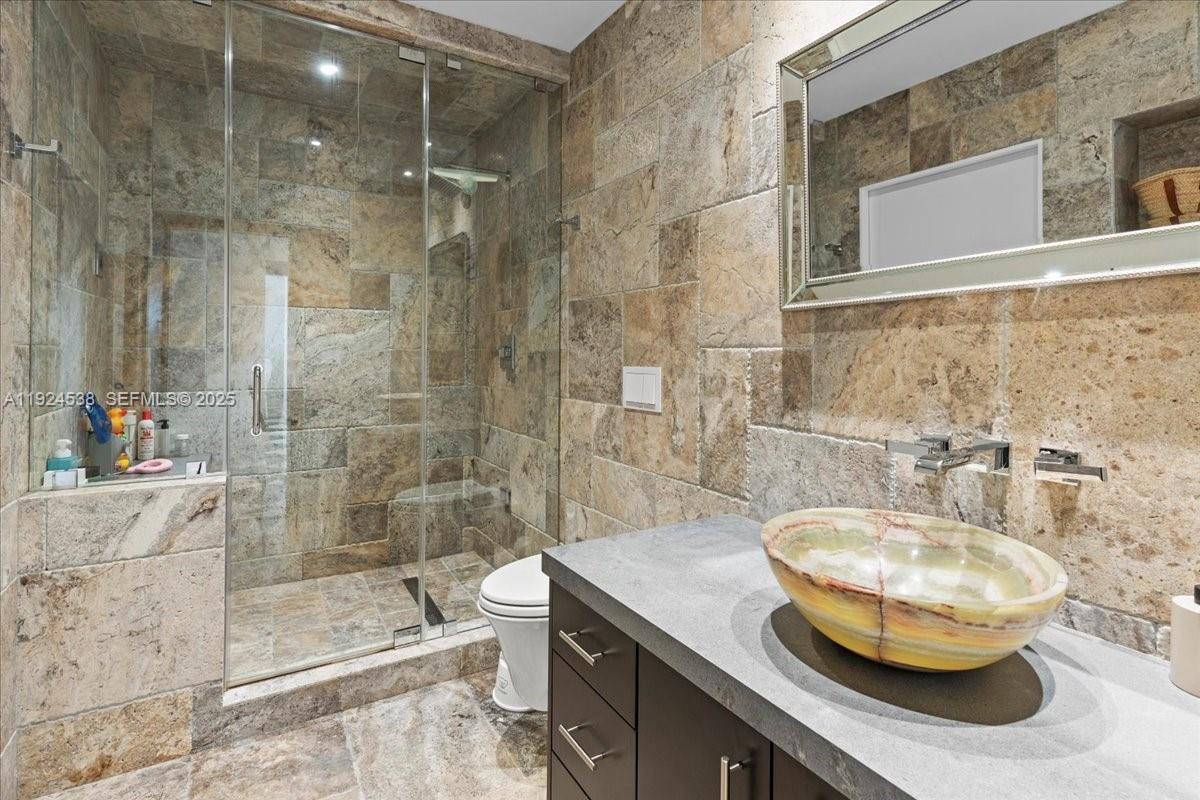 CRICKET CLUB CONDO - Residential