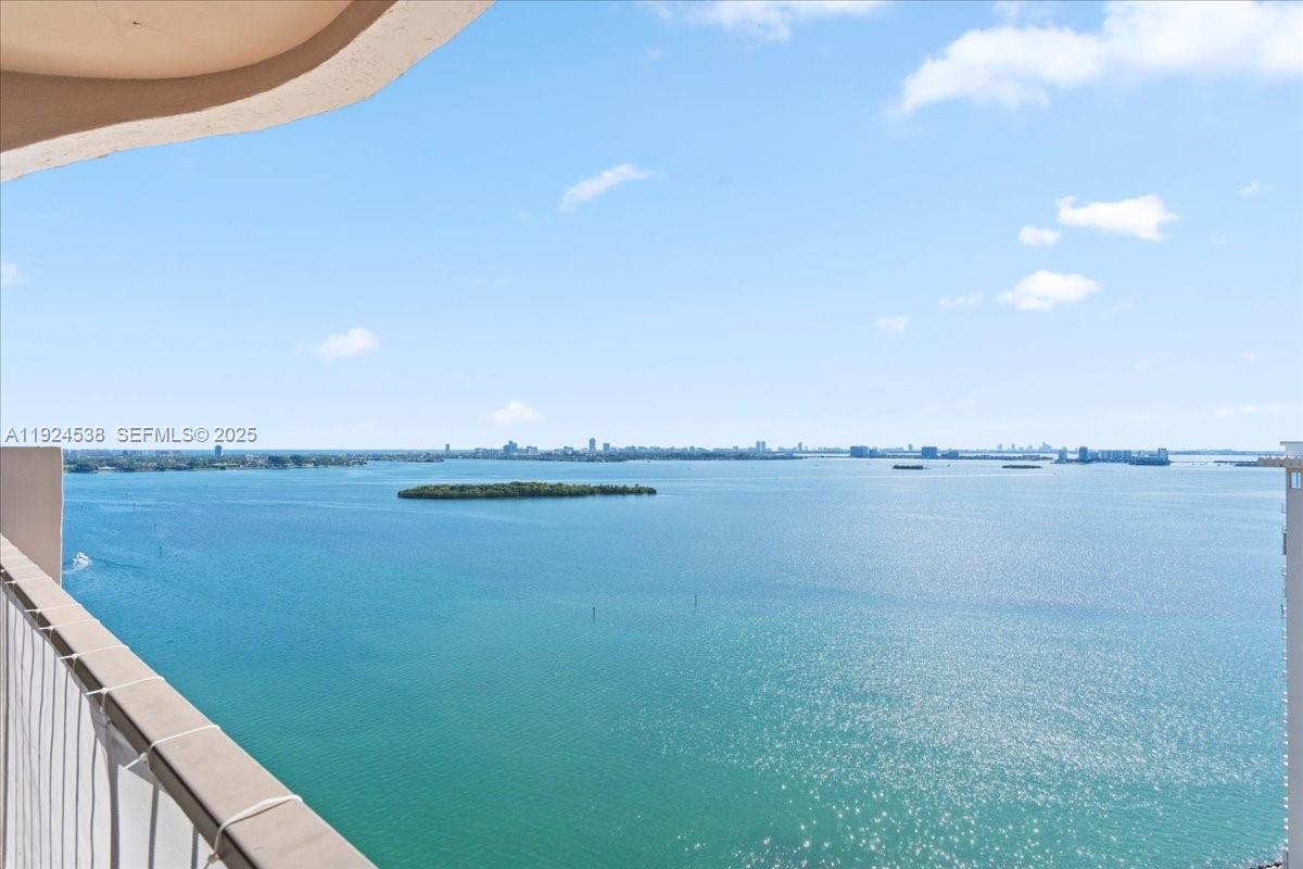 CRICKET CLUB CONDO - Residential