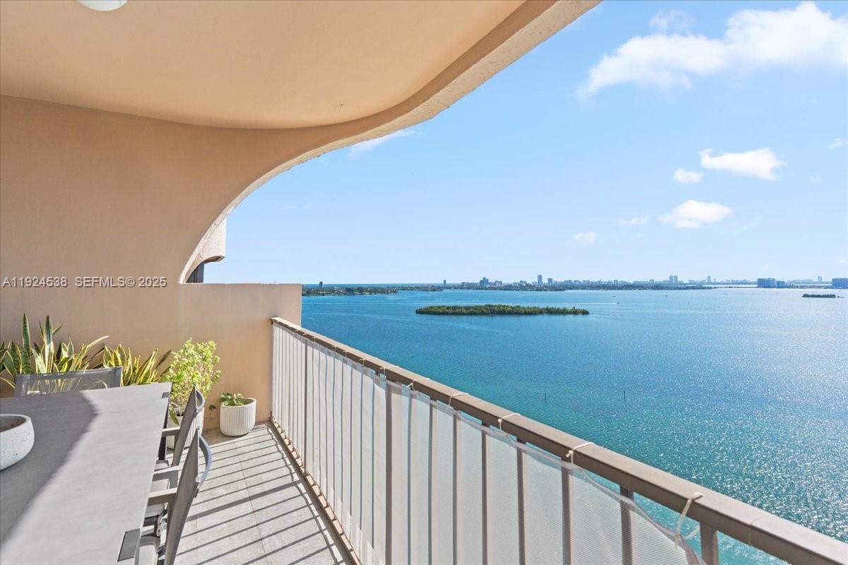 CRICKET CLUB CONDO - Residential