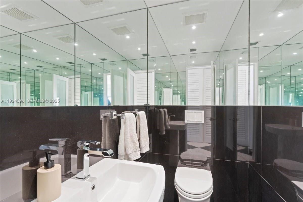 CRICKET CLUB CONDO - Residential