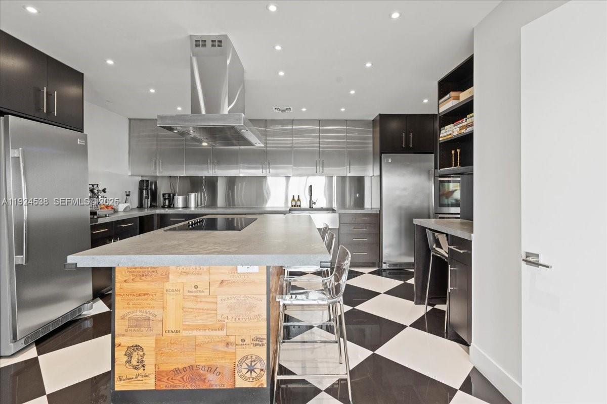 CRICKET CLUB CONDO - Residential