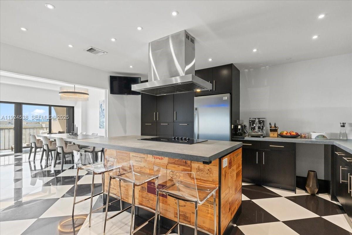 CRICKET CLUB CONDO - Residential