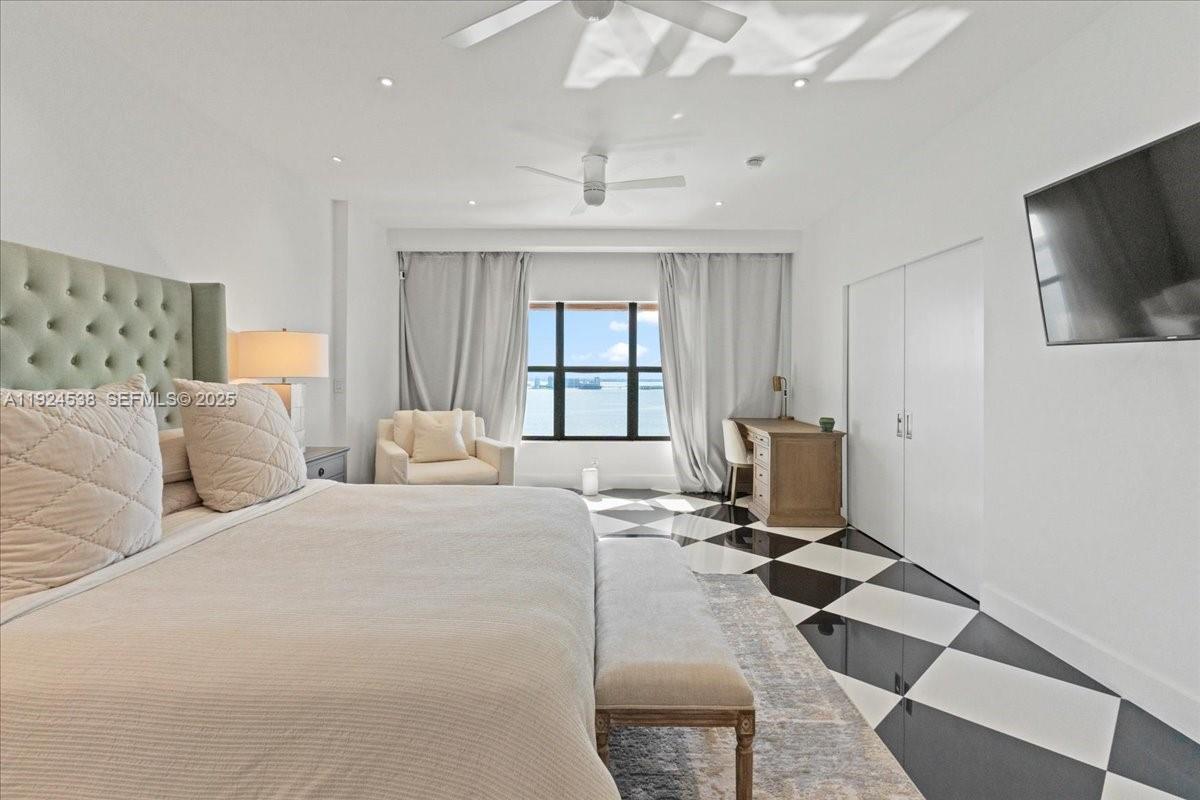 CRICKET CLUB CONDO - Residential