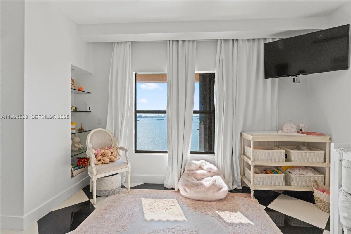 CRICKET CLUB CONDO - Residential