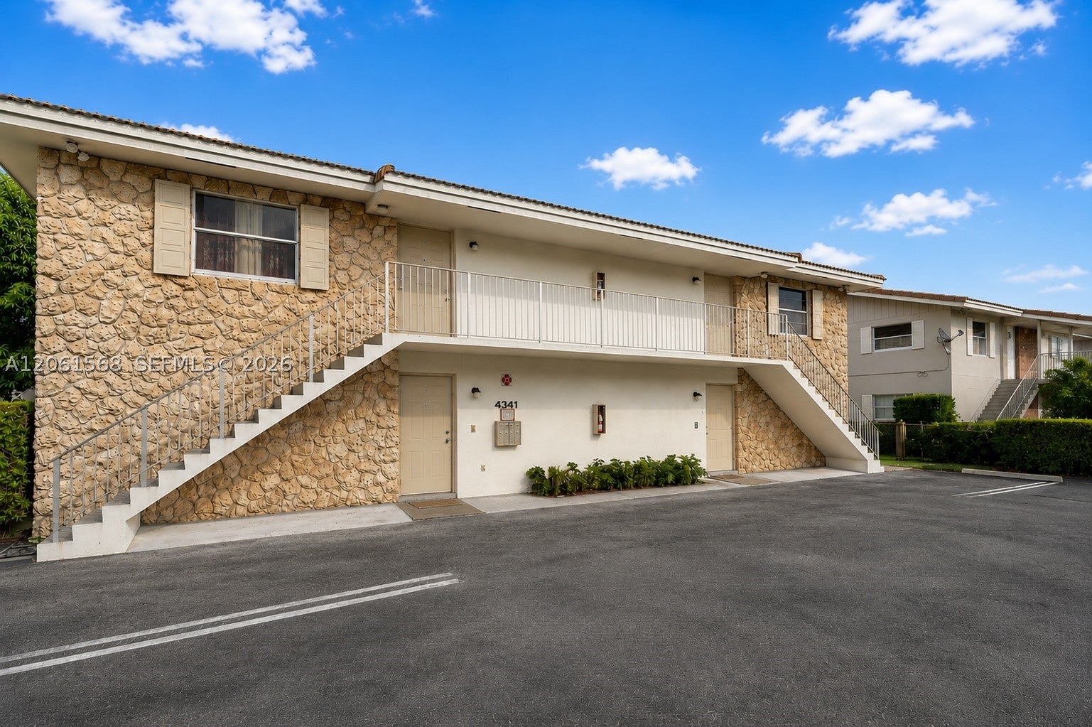 4341 Riverside Dr
