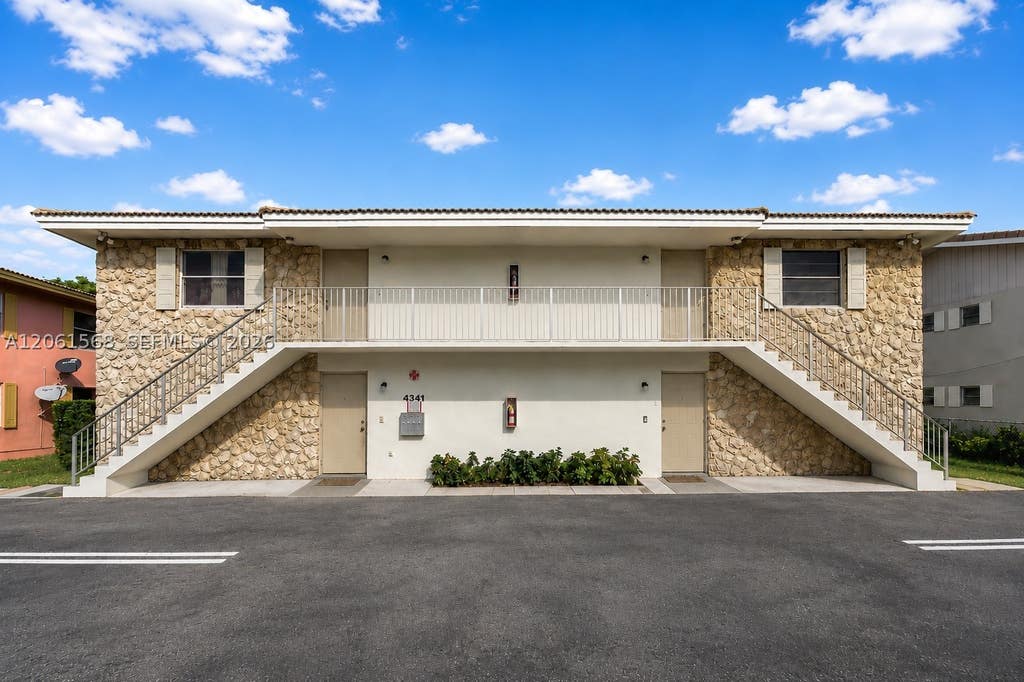 Photo of 4341 Riverside Dr, Coral Springs, FL 33065 (MLS # A12061568)
