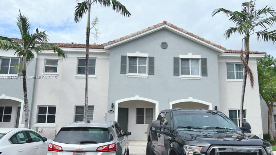 Beautiful 3bed/2.5 bath villa on nice community of Venetia Grove in Homestead. Completely remodeled unit with gorgeous lake view perfect for a growing family. Unit is tenant occupied, please allow 24 hrs notice.