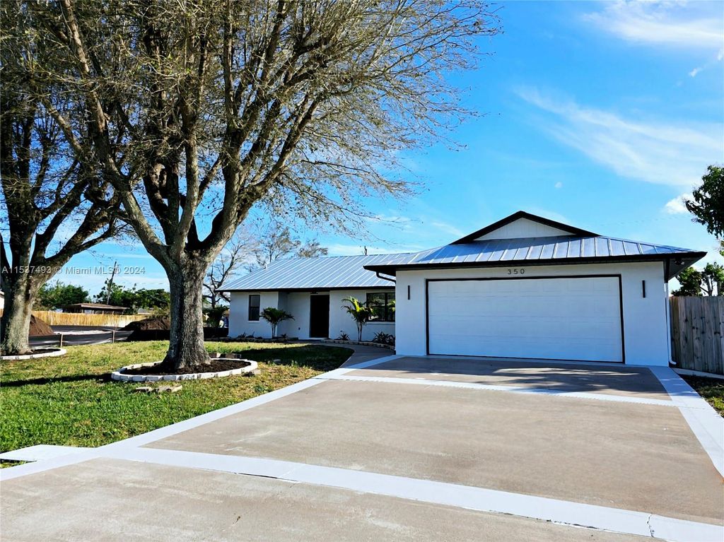 Photo of 350 NE Gulfstream Ave, Port Saint Lucie, FL 34983 (MLS # A11537493)