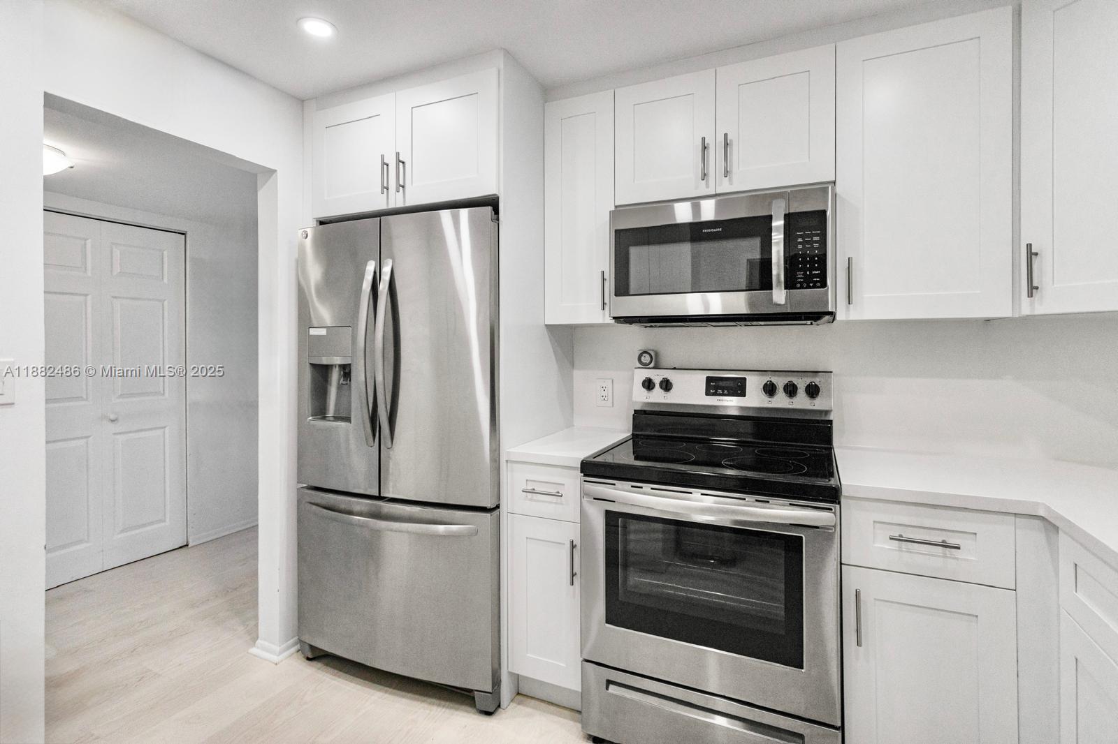 HALLMARK OF HOLLYWOOD CON - Residential