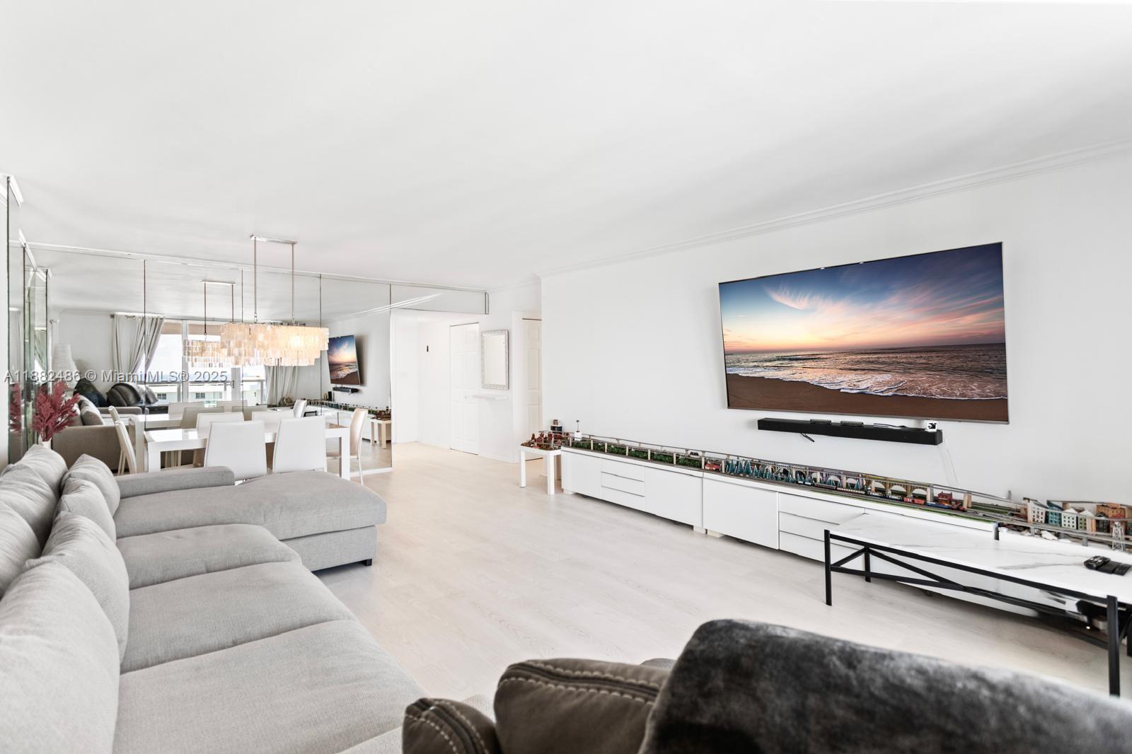 HALLMARK OF HOLLYWOOD CON - Residential