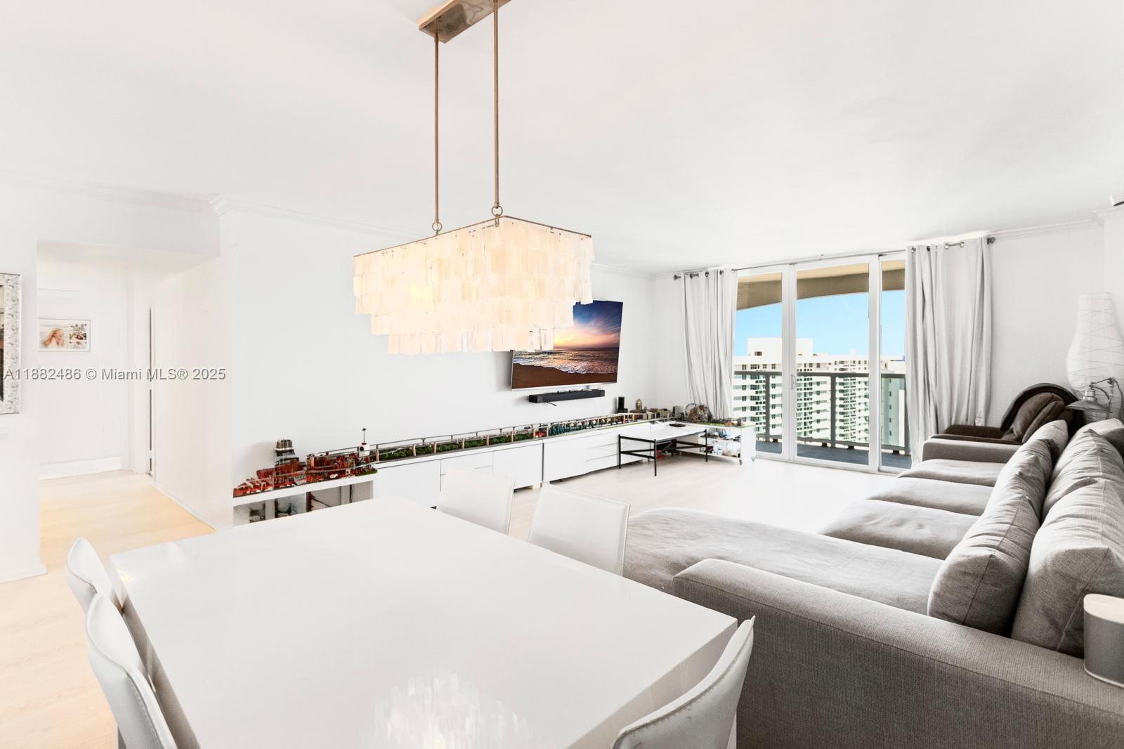 HALLMARK OF HOLLYWOOD CON - Residential