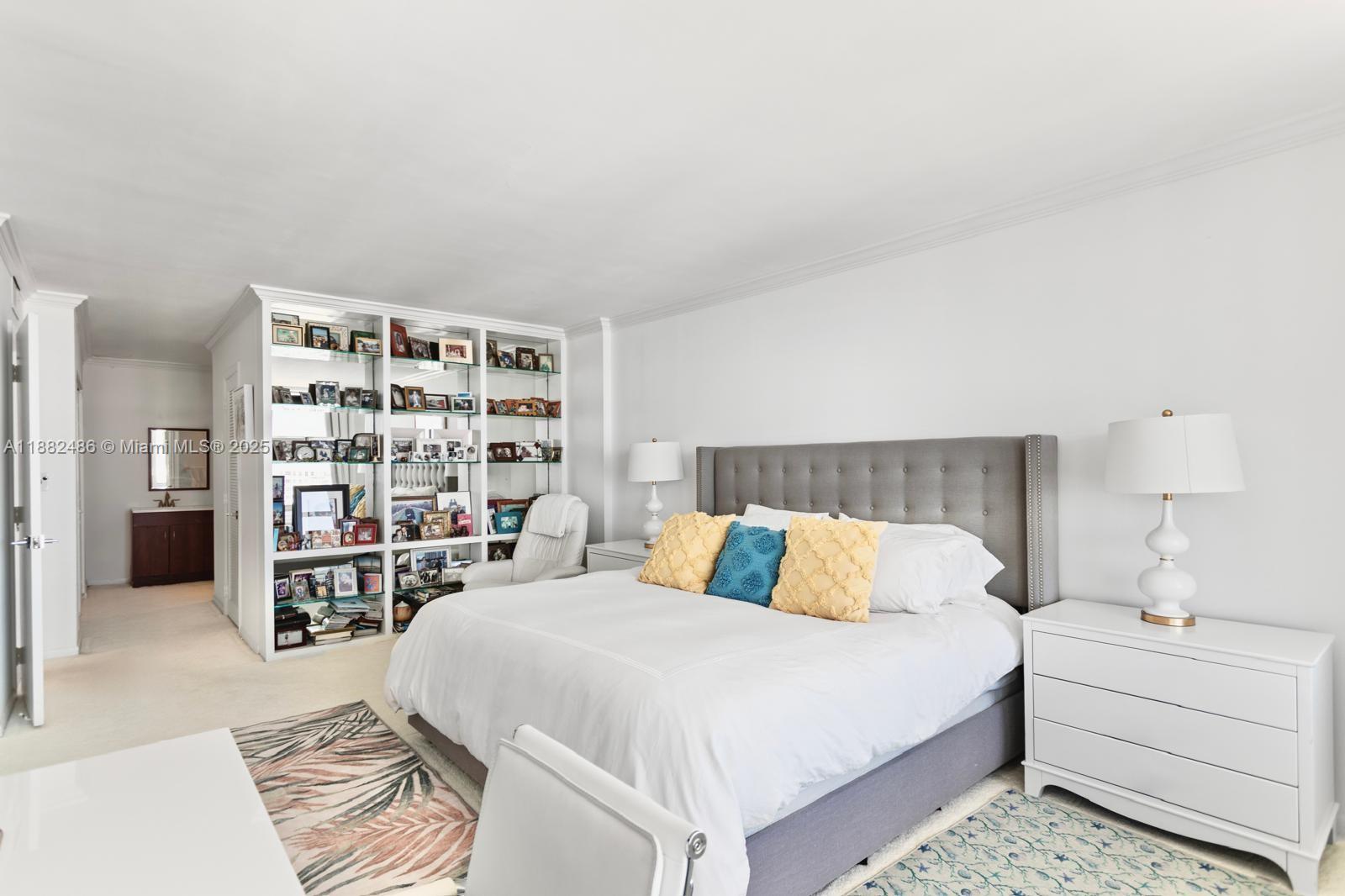 HALLMARK OF HOLLYWOOD CON - Residential