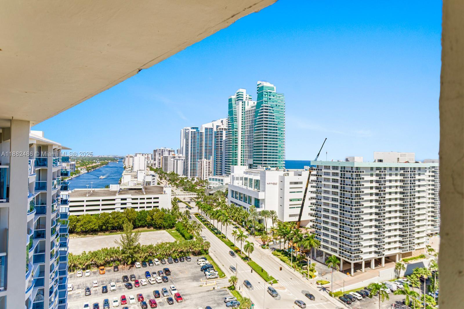 HALLMARK OF HOLLYWOOD CON - Residential