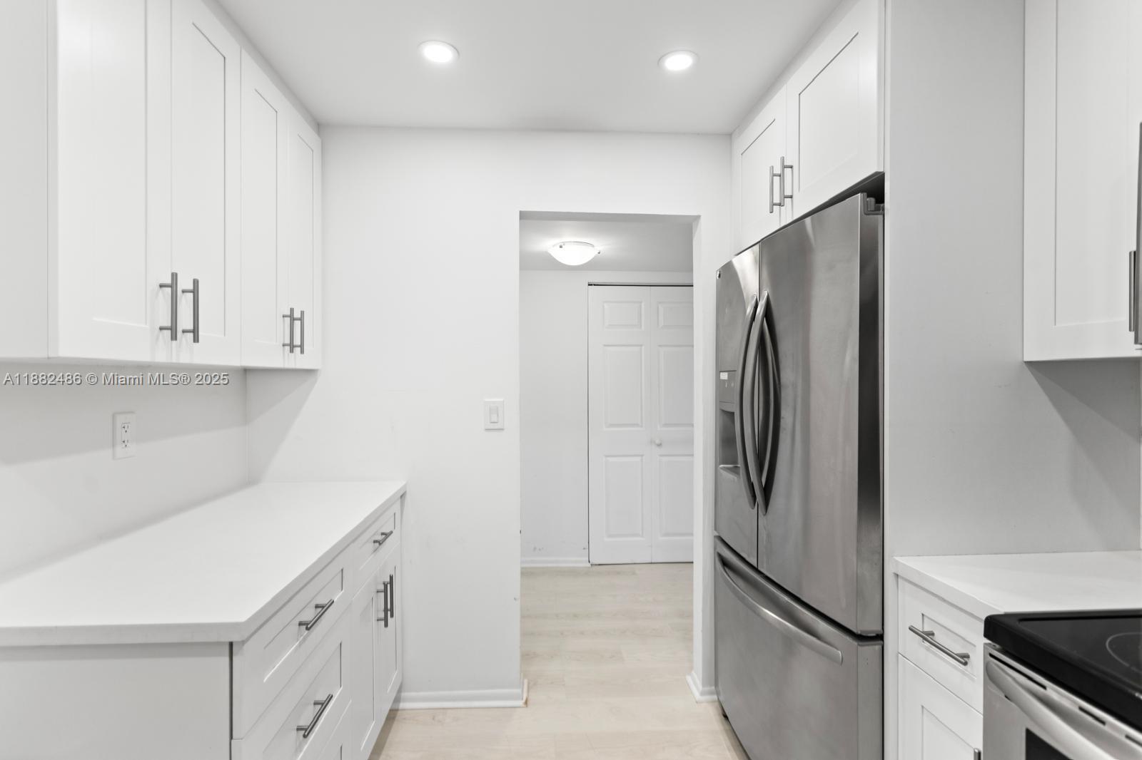 HALLMARK OF HOLLYWOOD CON - Residential