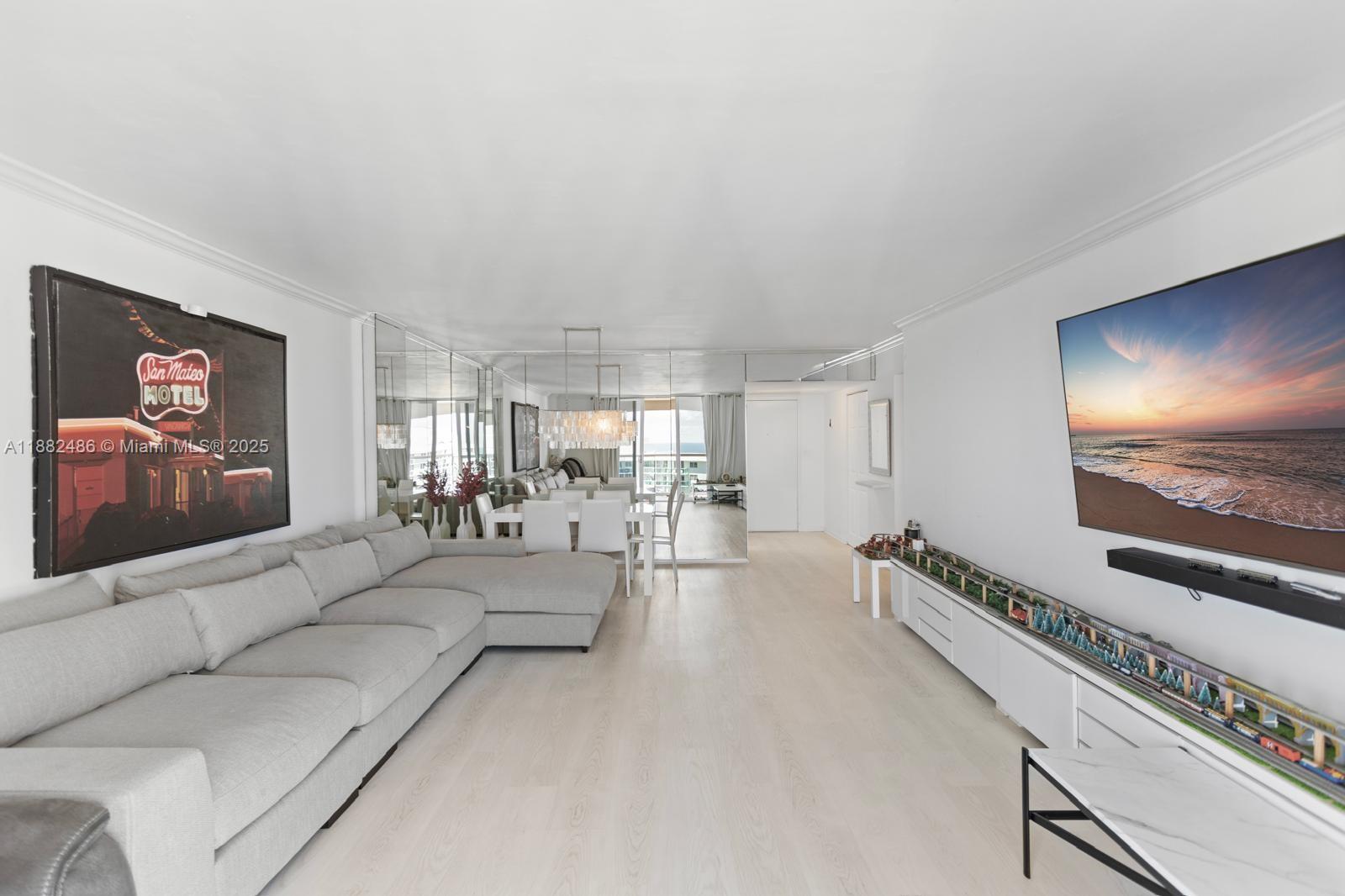 HALLMARK OF HOLLYWOOD CON - Residential