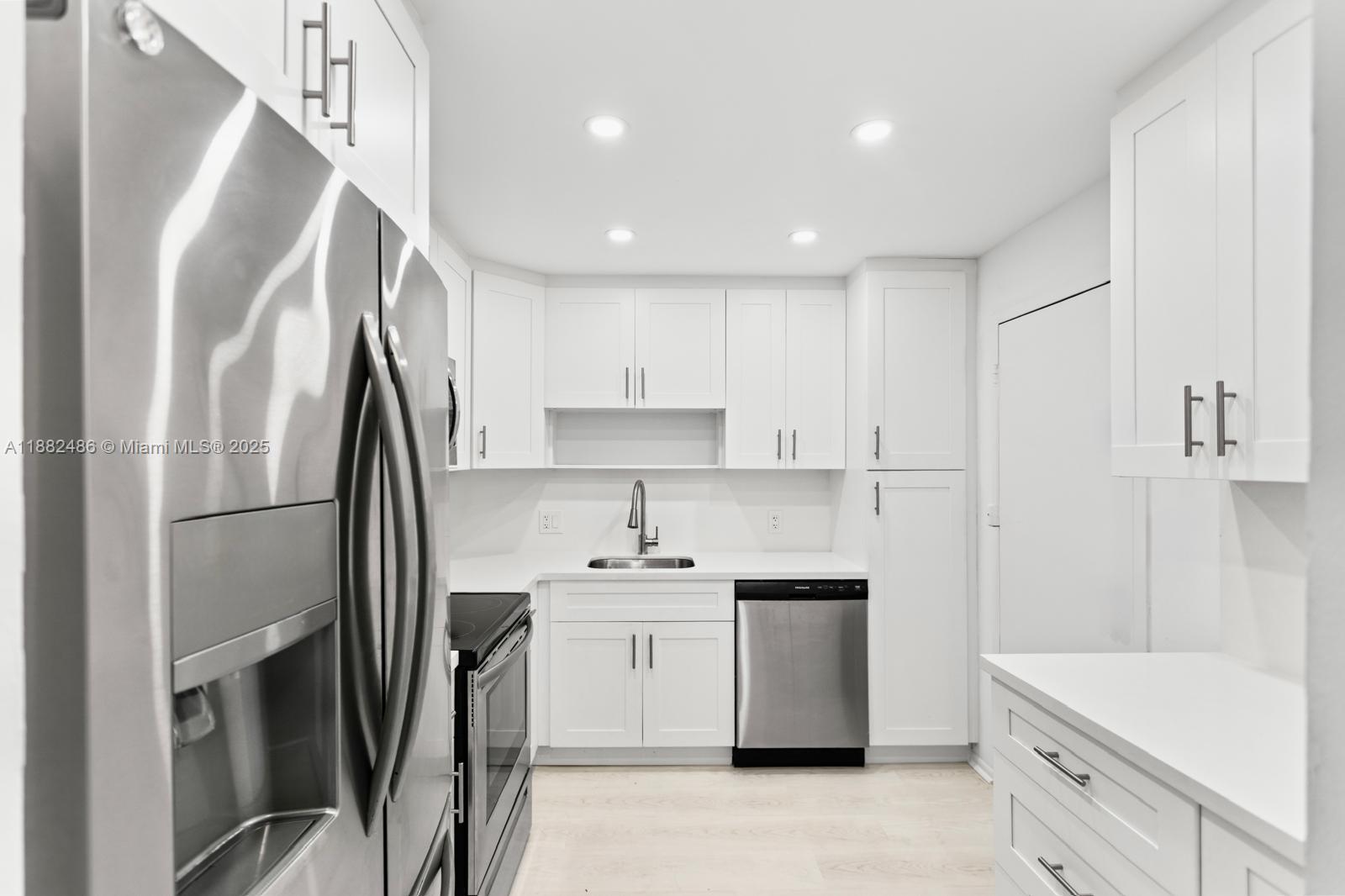 HALLMARK OF HOLLYWOOD CON - Residential