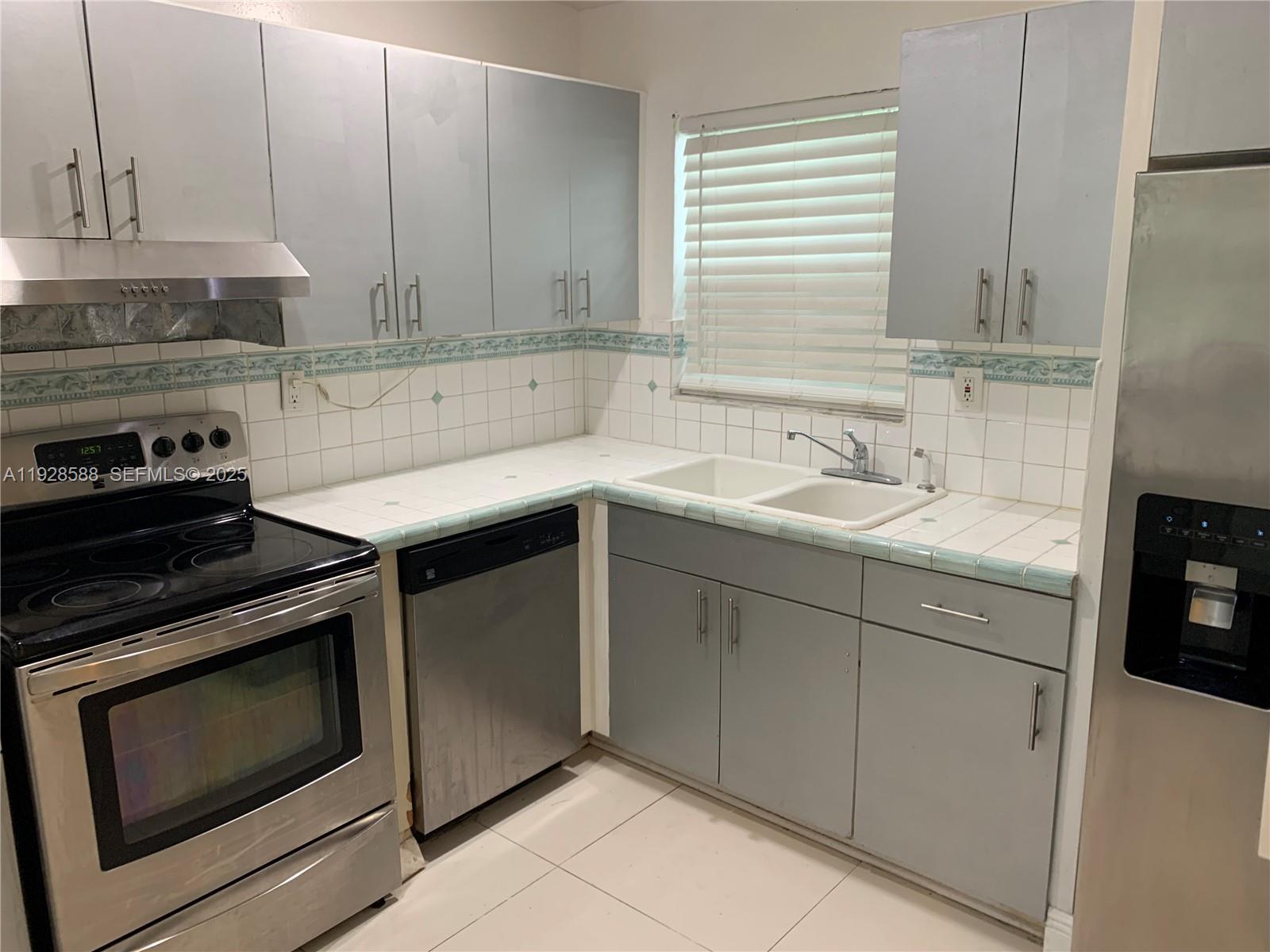 7TH ADDN TO RICHMOND HEIG - Residential Lease