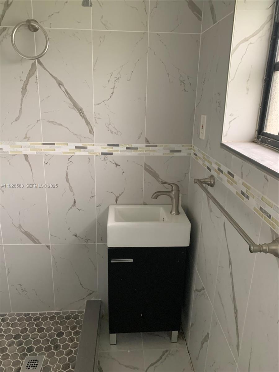 7TH ADDN TO RICHMOND HEIG - Residential Lease