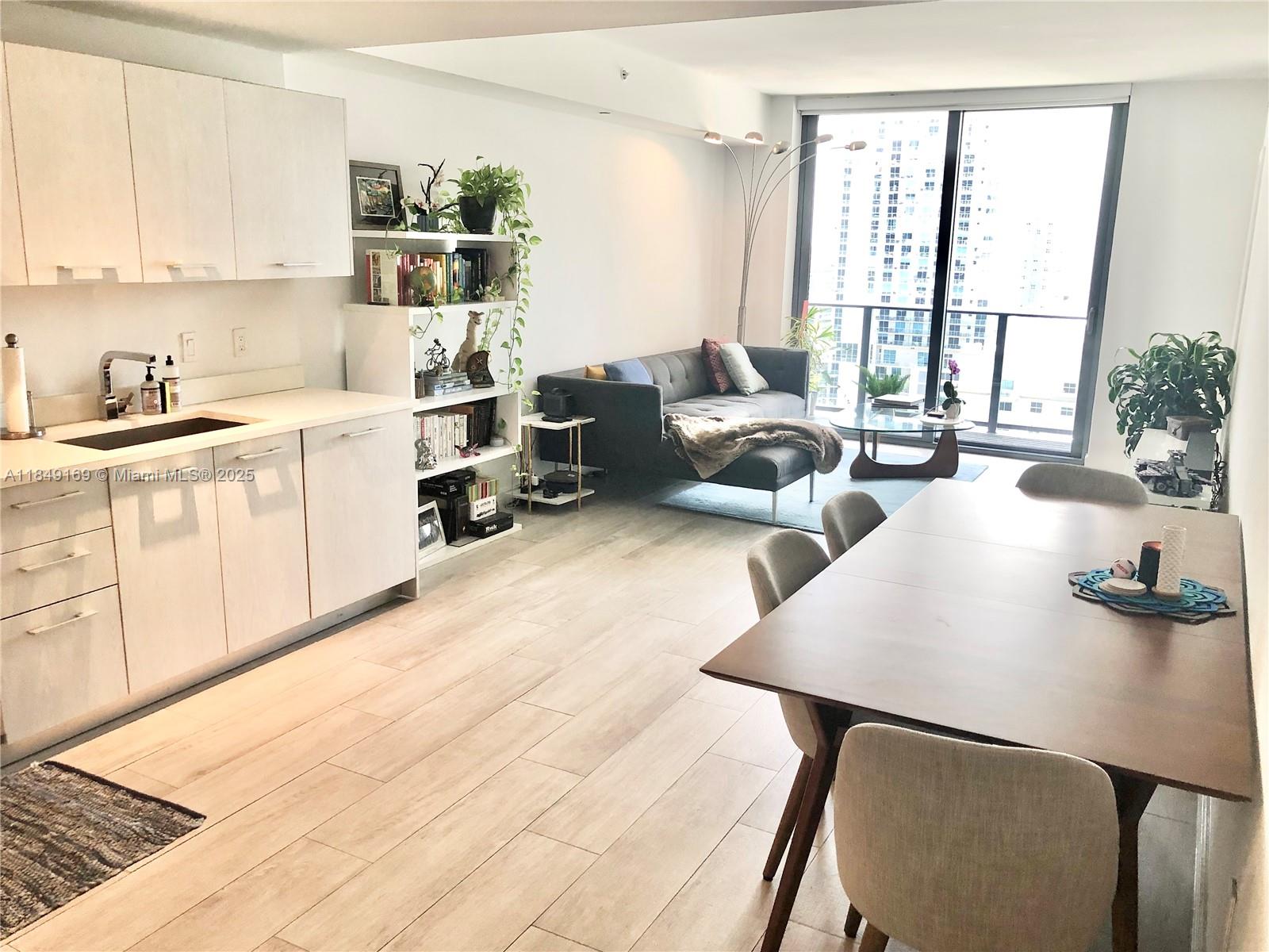 55 SW 9th St 1704