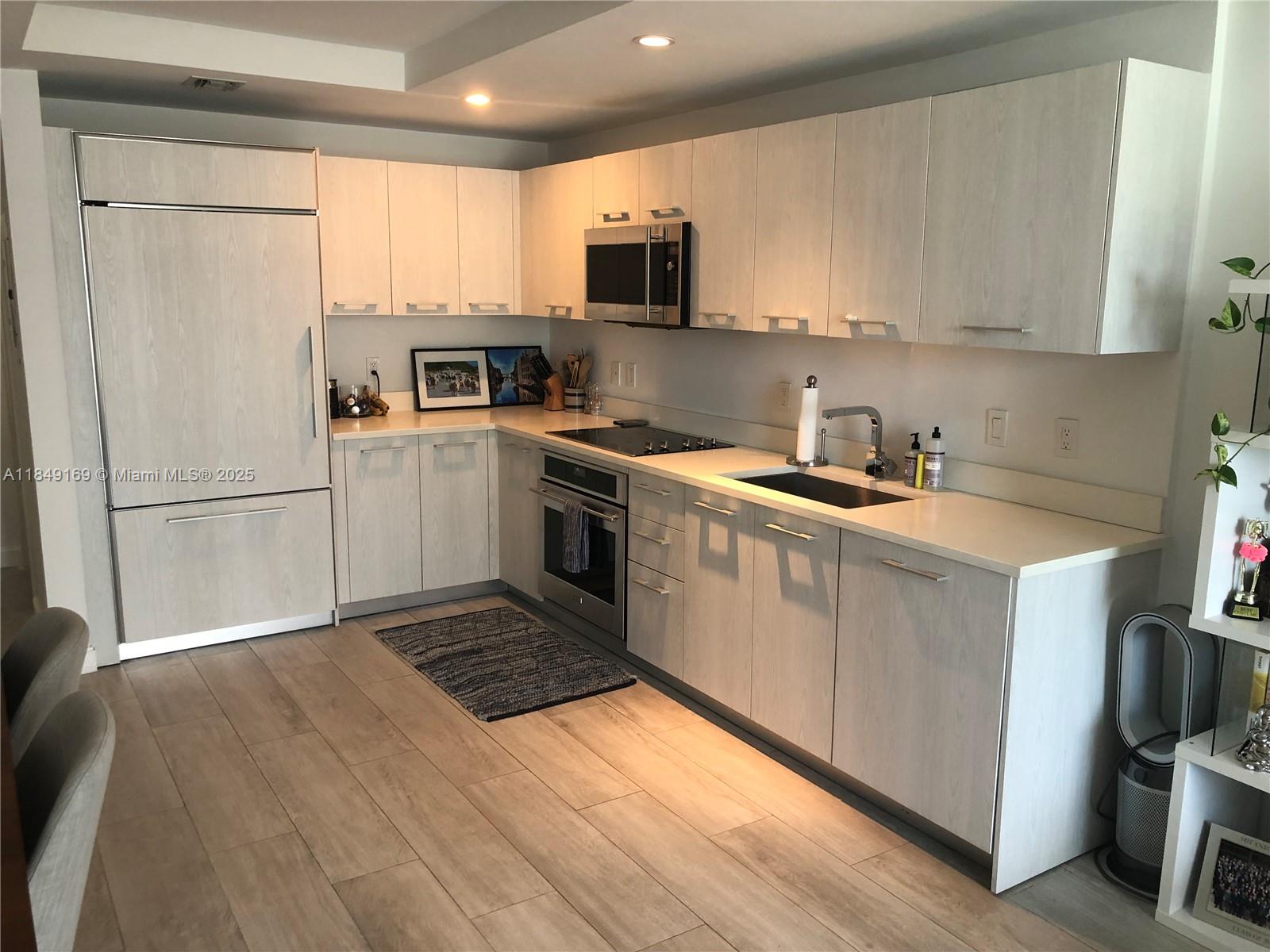 55 SW 9th St 1704