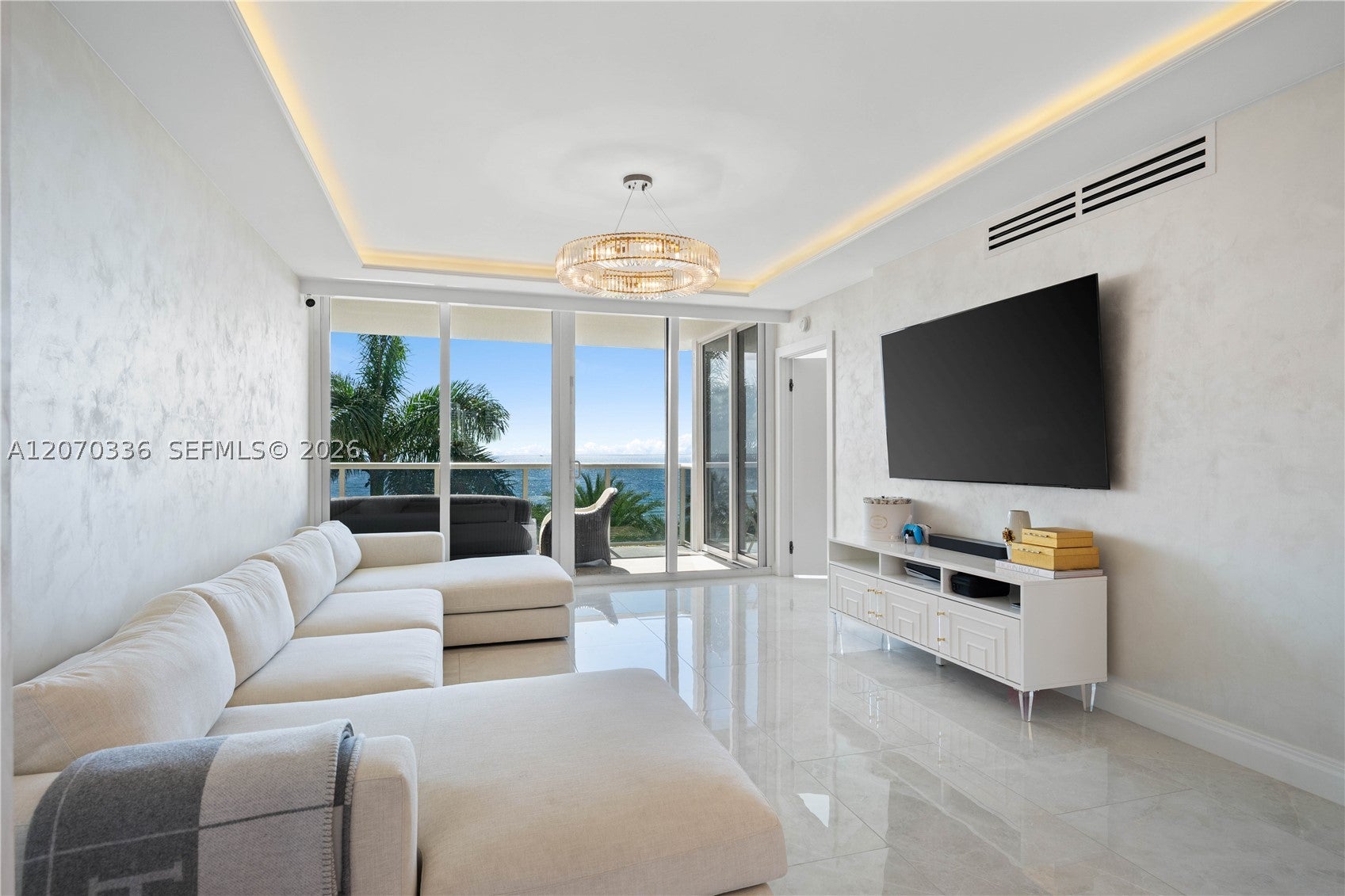 19111 Collins Ave