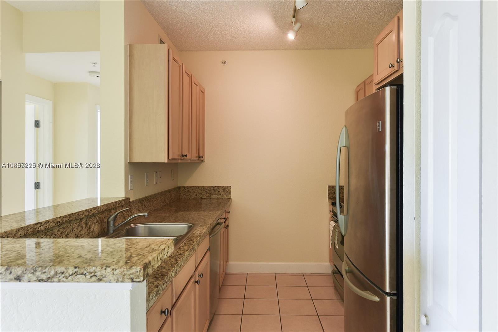 Photo 3 of 9 of 6001 SW 70th St 633 condo