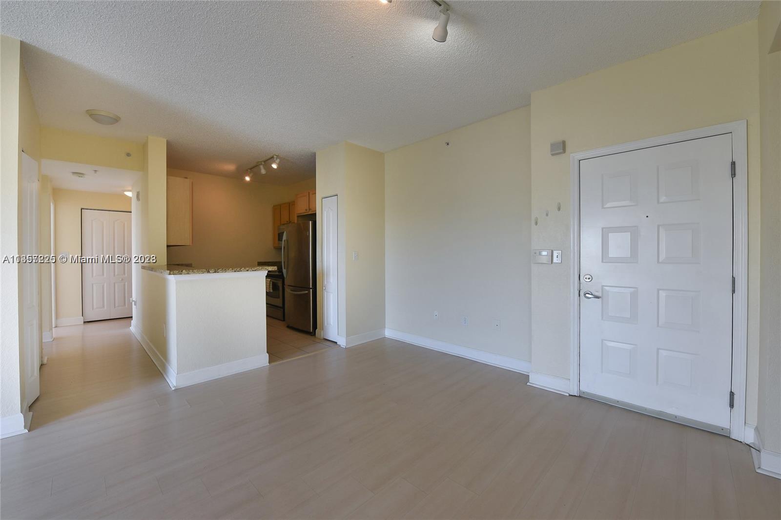 Photo 4 of 9 of 6001 SW 70th St 633 condo