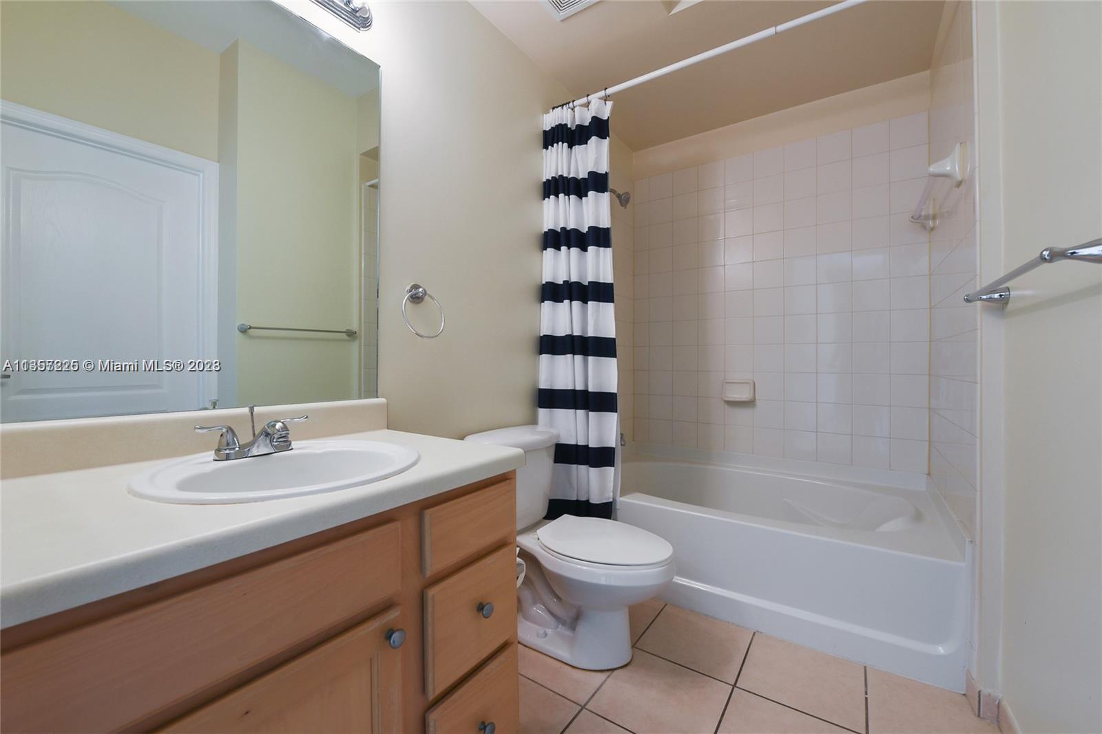 Photo 7 of 9 of 6001 SW 70th St 633 condo