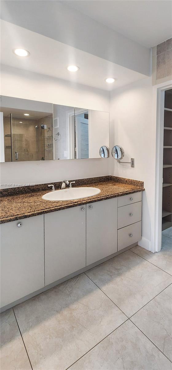 SOUTH BAY CLUB CONDO - Residential Lease