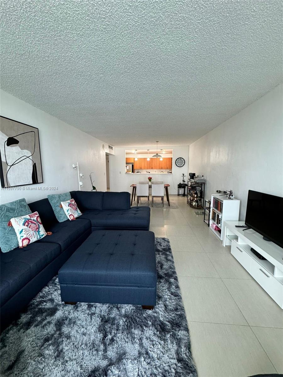 19370 Collins Ave 1117
