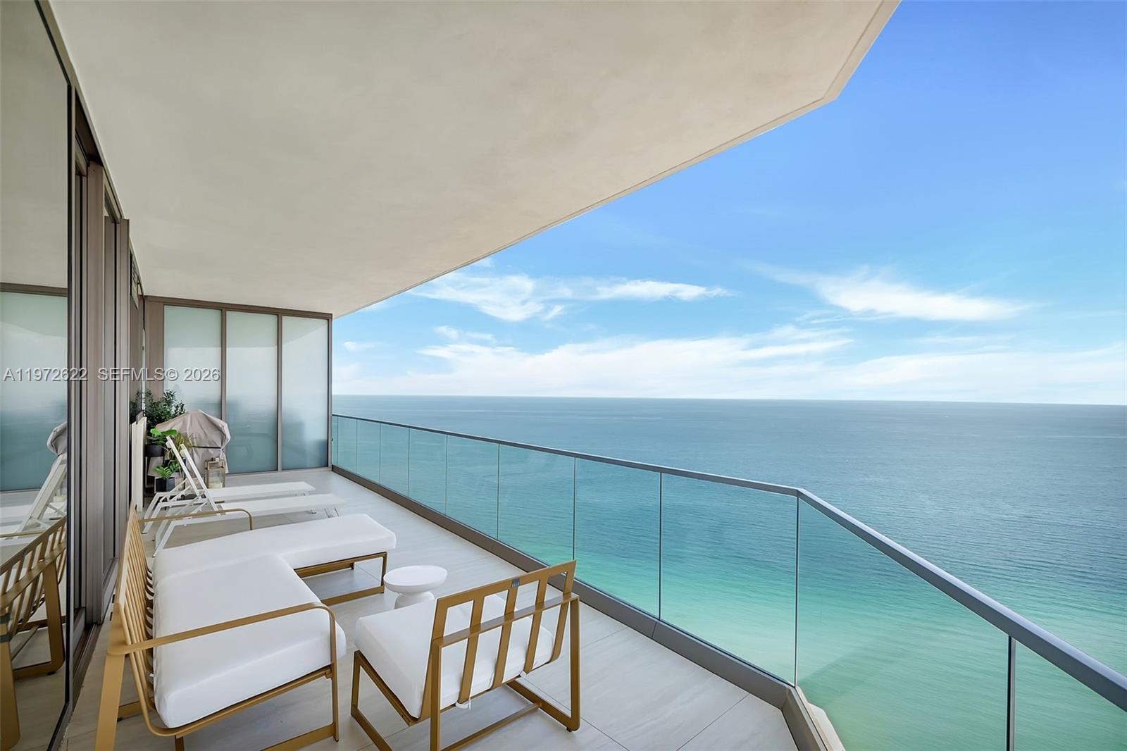 18975 Collins Ave 3304