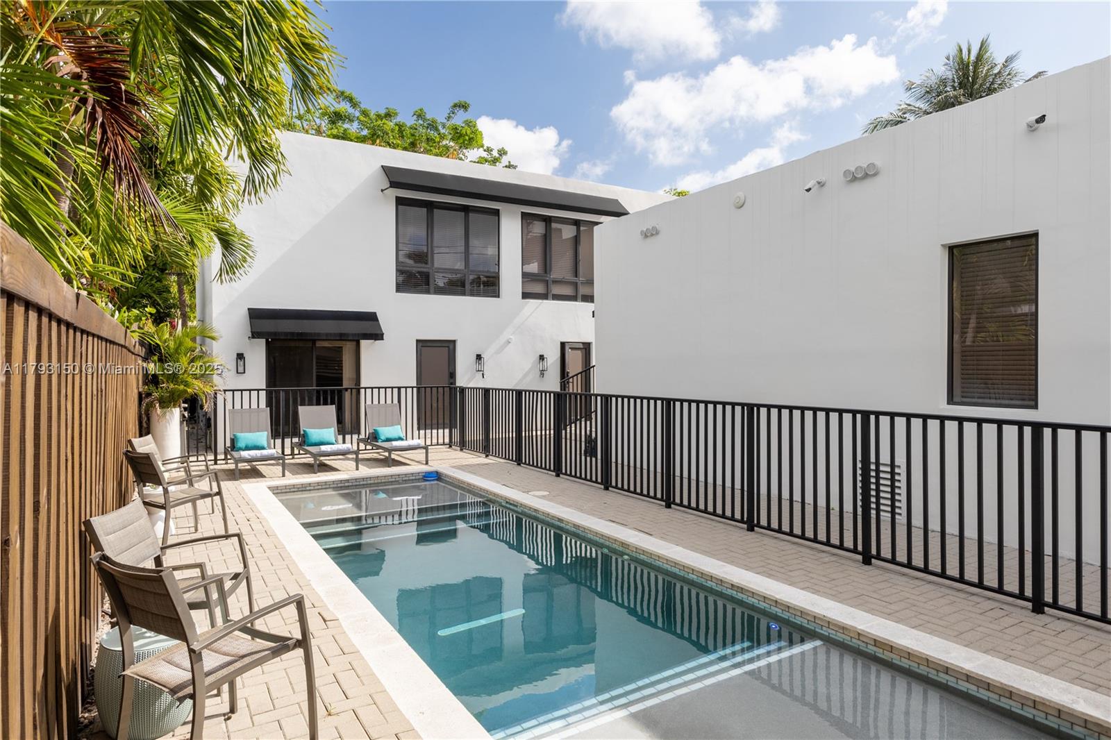 235 NW 39th St